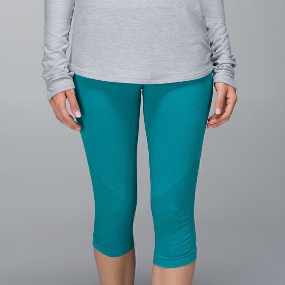 Lululemon In The Flow Crop II - Picture 2 of 6